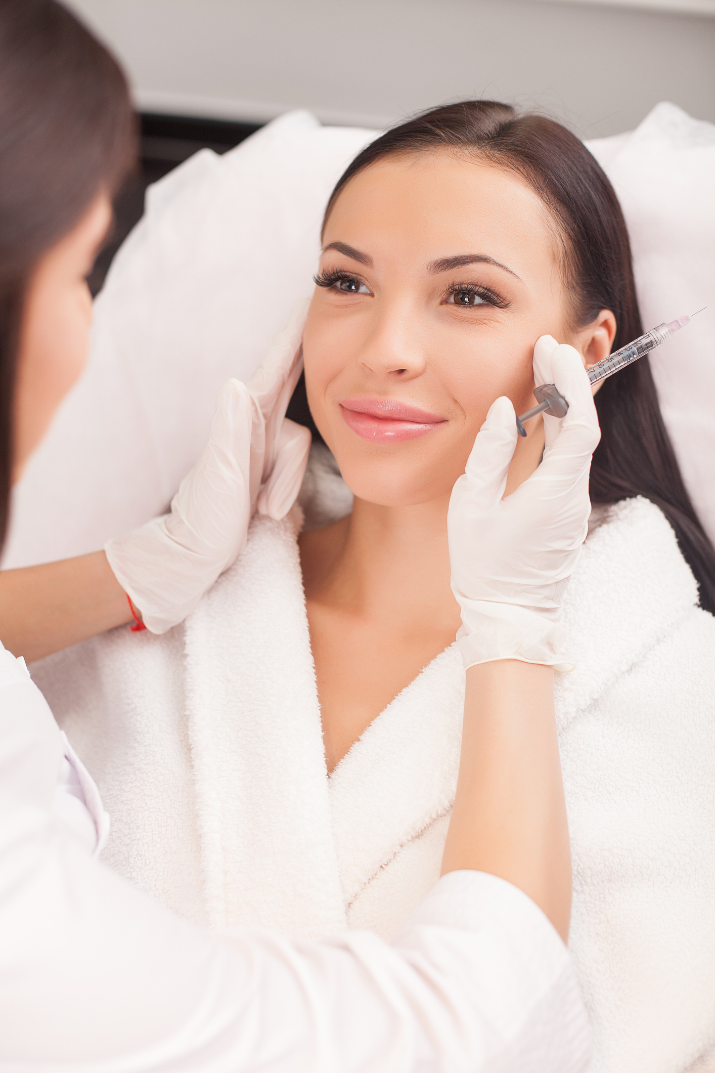 Approche médicale injections acide hyaluronique 